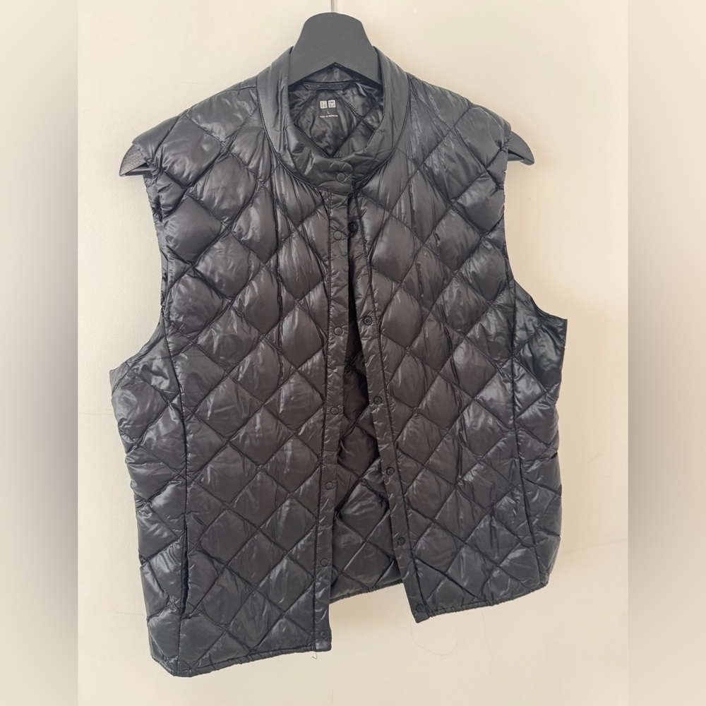 Uniqlo Black Quilted lightweight down vest